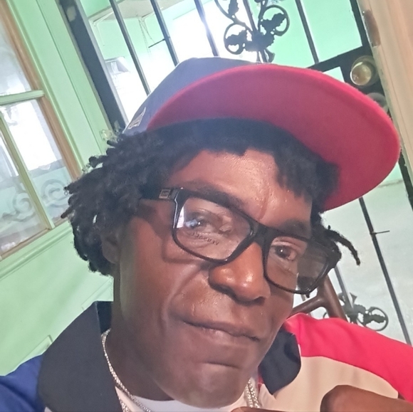 Meet your Posher, Carlo - Picture 3 of 10